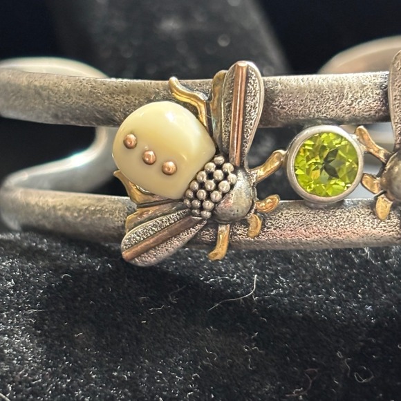 Zealandia 925 14KGF Cuff Hand Carved Fossilized Walrus Tusk Bees Peridot Unique - Picture 3 of 16
